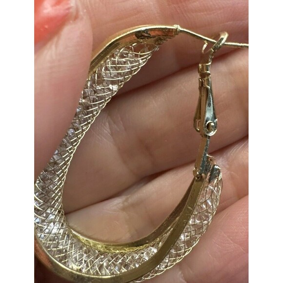 lot 2 gold Tone Oval hoop earrings subtle bling elegant interesting - Picture 12 of 15